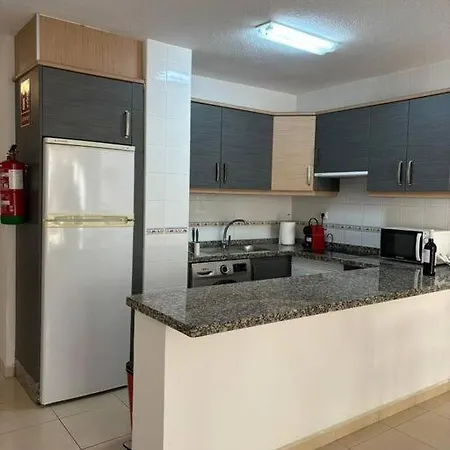 Top-rated Oasis: Spacious 1br With Bbq Garden Apartmán