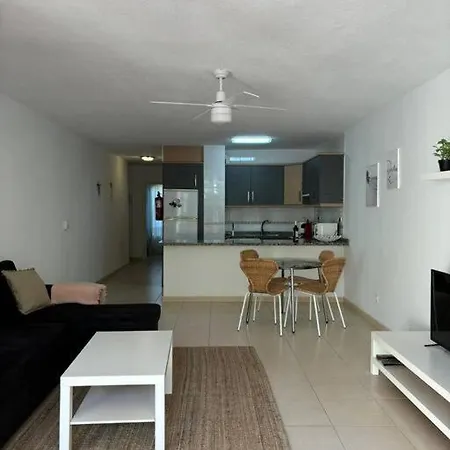Top-rated Oasis: Spacious 1br With Bbq Garden Apartmán Callao Salvaje