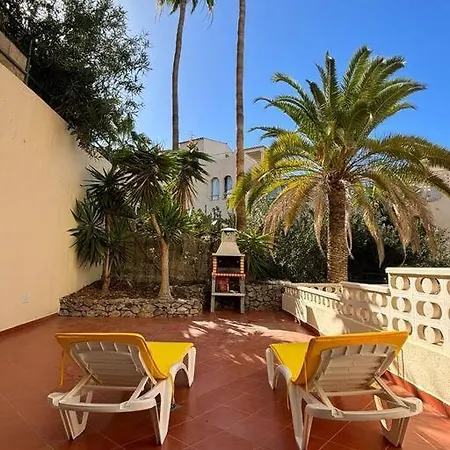 Top-rated Oasis: Spacious 1br With Bbq Garden Apartmán